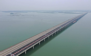 广西最长跨海大桥!铁山港跨海特大桥右幅新桥通车