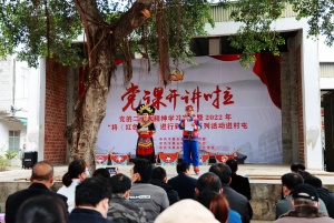 广西平果市坡造镇：“乡音”党课助推乡村振兴