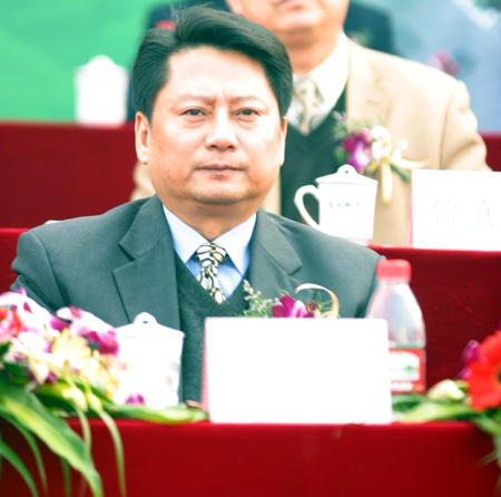 自治区人民政府宋晓天秘书长出席典礼.