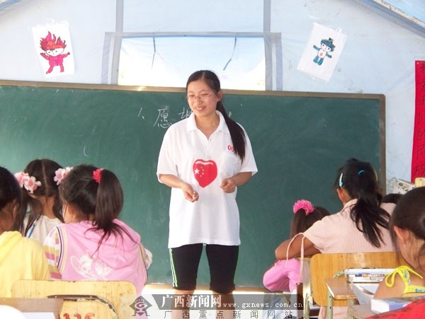 心理咨询老师毛小玲给灾区学生送来关爱