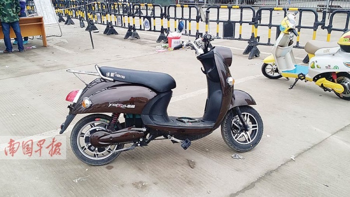 3月21日焦点图:宝马女司机遇刺身亡 嫌疑人被捕 (23/34)