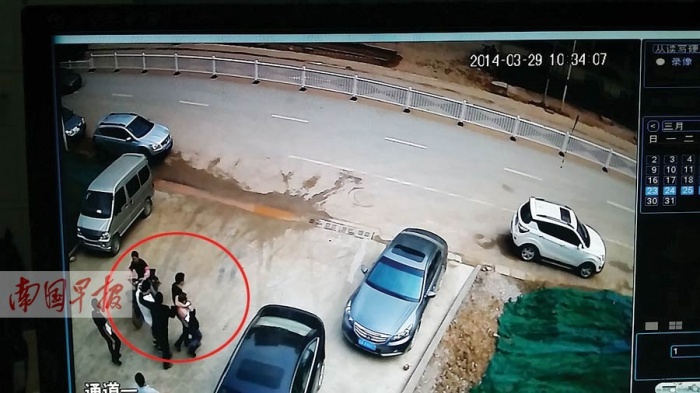 3月30日焦点图:7名男子闯入工地闹事打人(7/29)