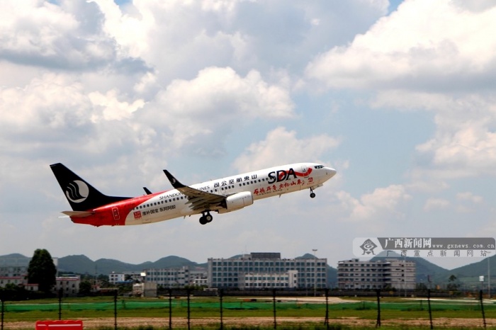 高清实拍南宁机场新航站楼双凤还巢雄姿展现3536