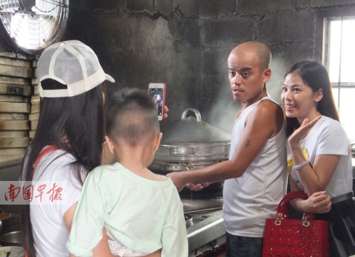 防城港光头强饭店地址图片