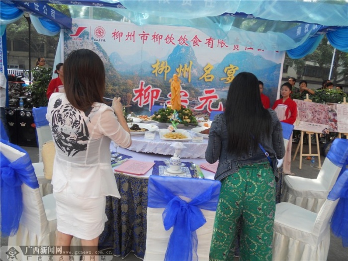 ���ķۡ����� ���������ʳ�˹�����վ�߽�����