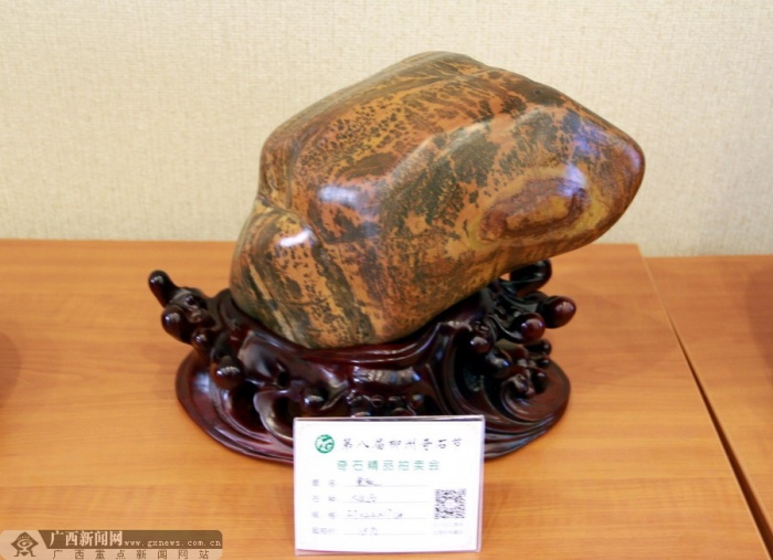 高清:奇石精品柳州开拍 一块小小乌江石卖出5万元(6/11)