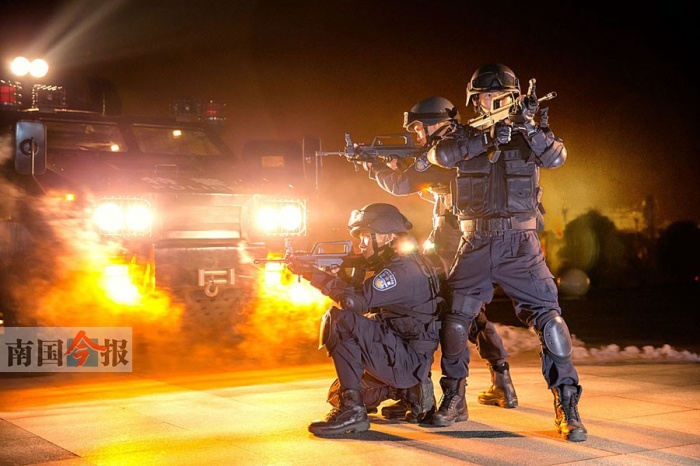 柳版特警大片诞生帅气镜头让人叫绝微友疯转图14