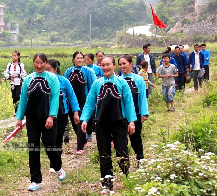 高清:隆林高山汉族演绎"高山蓝" 延续中原唐装美-广西新闻图集