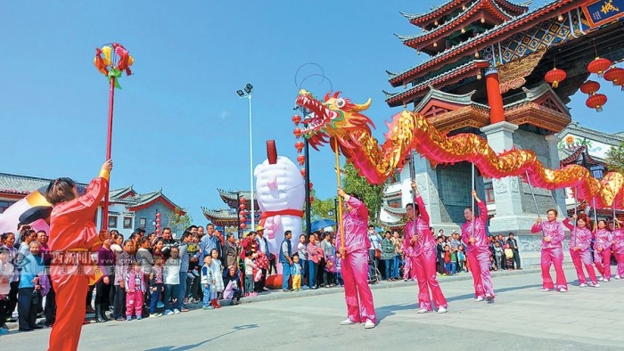高清:大年初一广西城乡喜气洋洋欢度佳节(6/8)