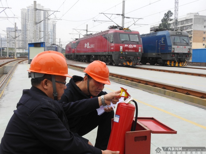 高清南宁机务段保障铁路春运消防安全16