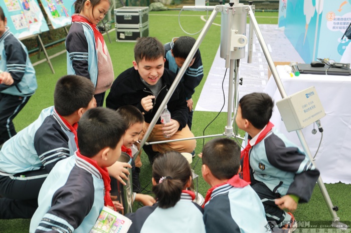 "3��23"���������տ��ջ�߽������������ж�Сѧ