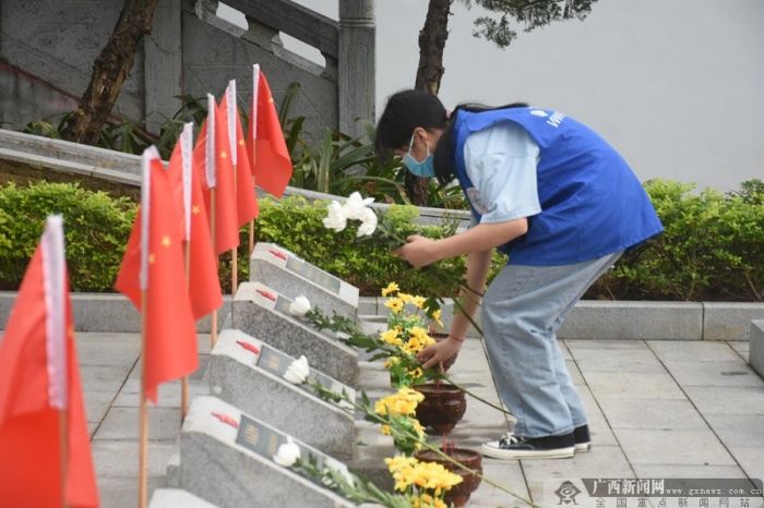 告慰英灵 广西多地举行清明烈士祭扫活动(组图(3/4)