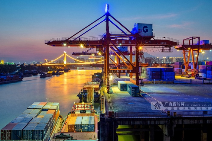 贵港码头货物吞吐量首次实现一年突破1000万吨36