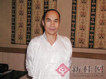 变脸艺术大师韦瑞群.