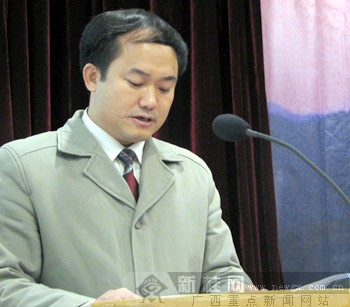 上思县委副书记毛善学在新闻发布会上宣布:上思县将建造一个十万大"山