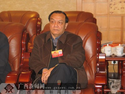 陈光明参加了会议.喻媛媛摄梧州市代表团团长任燮康.