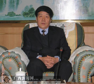 马铁山参加崇左市代表团审议.喻媛媛摄