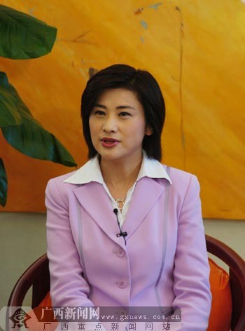 吴小莉接受广西媒体记者专访组图