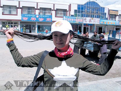 罗丽莉冲顶珠峰之七 为罗丽莉冲顶珠峰加油(组图)