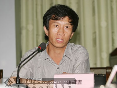 梁凯昌摄而谈到对西藏的印象这个问题时,梁贵说西藏是一个很休闲的