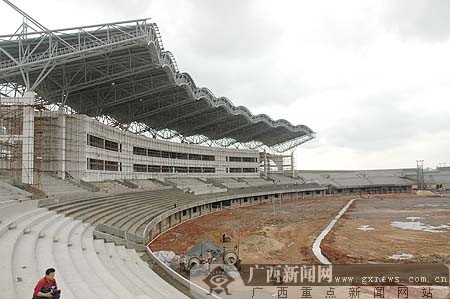 建设当中的玉林市体育中心主体育场.