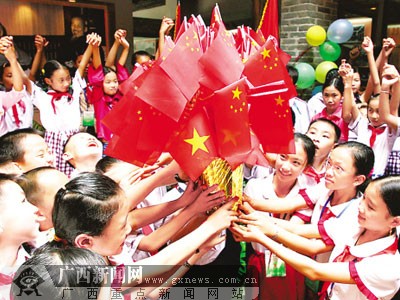 中越两国少先队员共庆"六一"