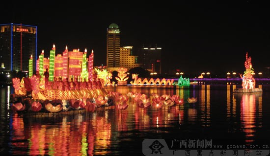 组图:"盛世和韵 魅力南宁"2007南湖灯展亮灯