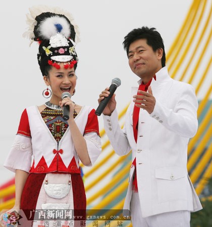 广西第五代"刘三姐"王予嘉也登台演出.梁凯昌摄