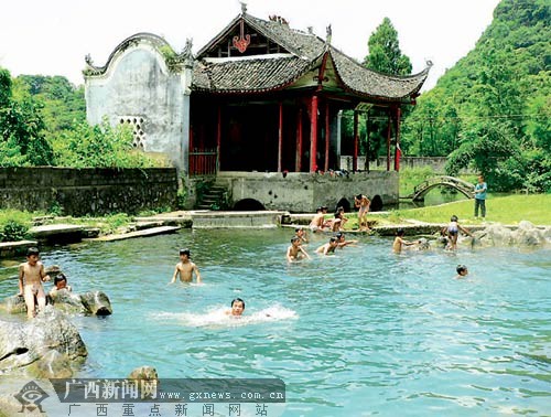 美丽广西:千年一"钩"秀水村
