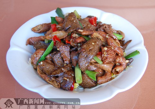 红豆美食之旅:走进"张记农家风味菜馆鸵鸟宴"