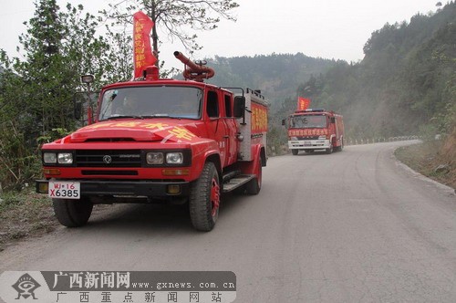 3月29日,桂林市消防部队赴河池抗旱官兵根据当地抗旱指挥部的安排