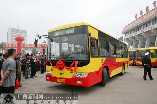 [原创]横县开通县城公交车 居民出门更方便(组图)