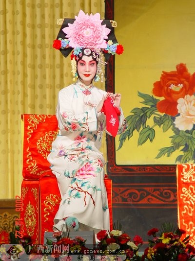 王蓉蓉在折子戏《坐宫》之中的造型扮相.