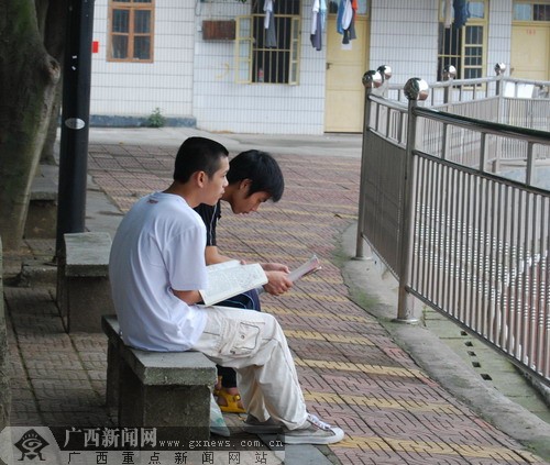 "今天我们站在年轻的战场"——直击高考现场