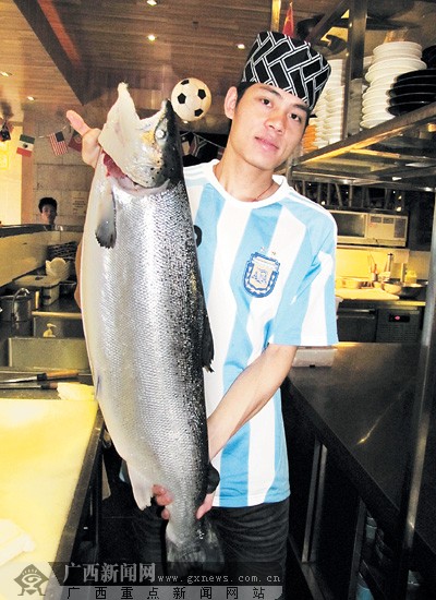 同一超市售价不同 南宁三文鱼销售让人"蒙查查"