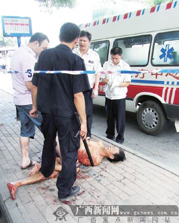 南宁一男子酒后持刀砍伤3名群众行凶者中弹就擒