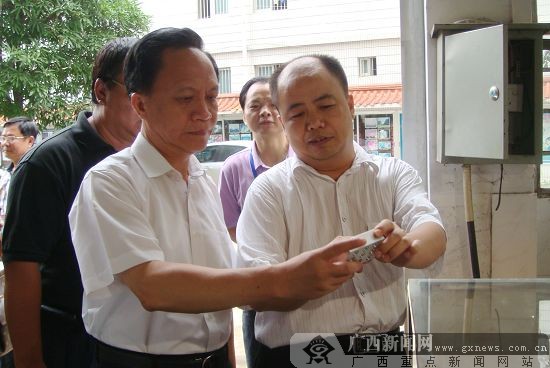 自治区人大副主任文明看望优秀教师代表|手机广西网