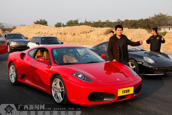 一南宁仔在校买法拉利 毕业时已在全国开4分公司