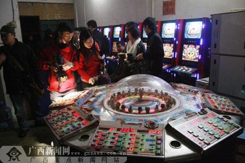 利用微博破案 南宁警方一夜连端三赌窝|手机广西网