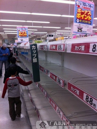 超市已被抢购一空.网友"楚佩"供图.