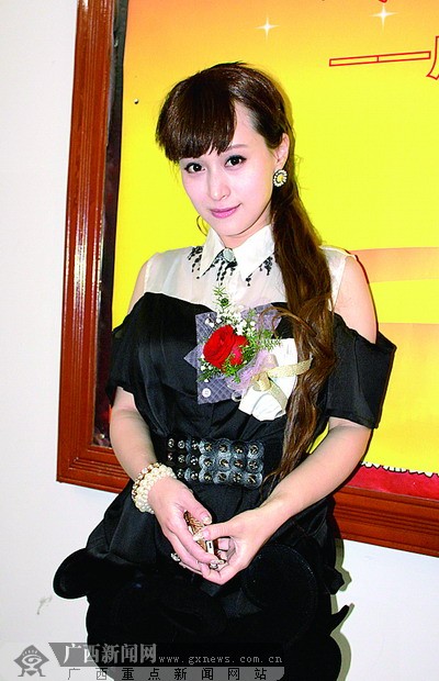 广西青年俊杰风光走红毯 大爆料:罗丽莉5日大婚