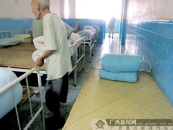 南宁:遗弃和歧视挡住流浪精神病患者回家路(图)|手机广西网