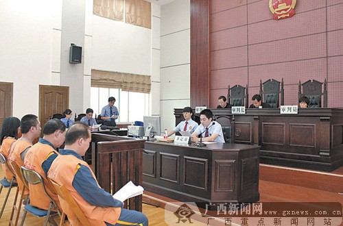 贺州一公司老总虚开发票抵税和行贿 称送钱保平安