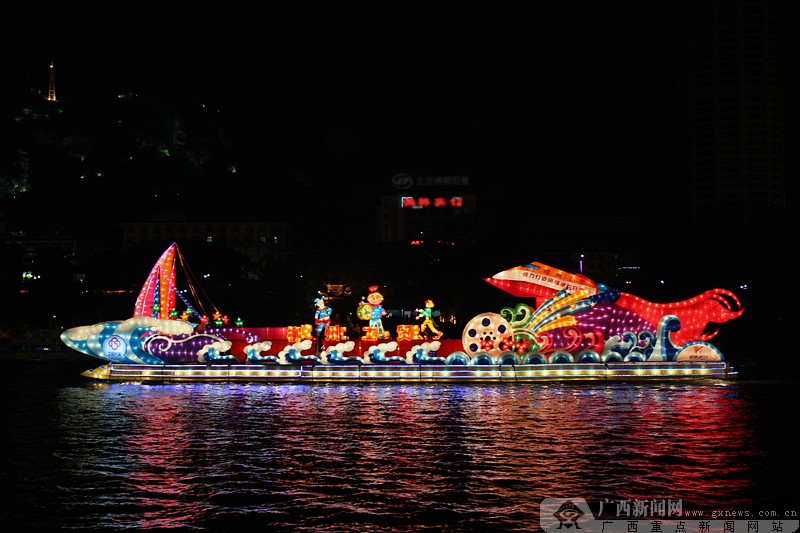 水上狂欢节巡游花船启航:十大主题点亮柳江(图)