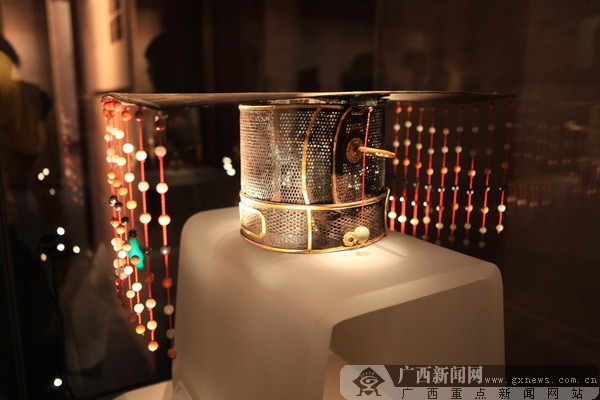 唯一存世的明初九旒冕广西新闻网记者潘毅 摄苏埠屯商代墓出土的展品