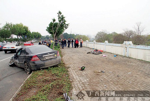 南宁江北大道车祸图片