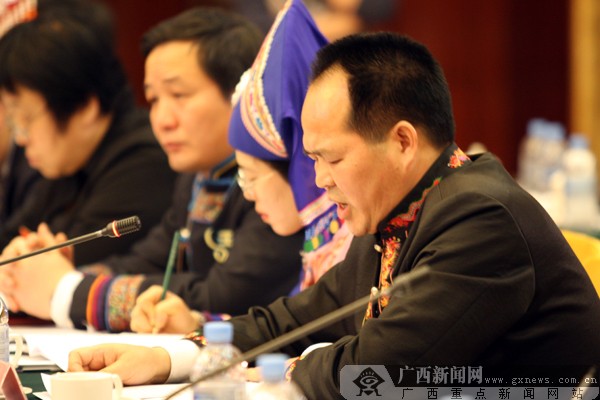 全国人大代表,金秀瑶族自治县委副书记,县长赵贵坤.