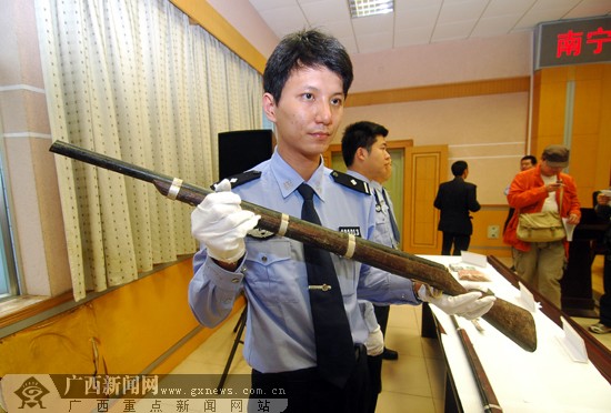 5"特大杀人案告破 15岁男孩因恨杀人