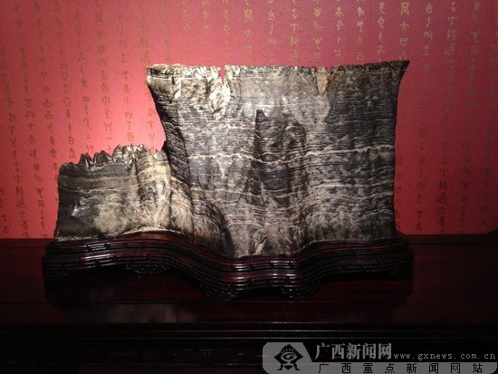 图为主题为"中华魂"的来宾冲水石.广西新闻网 蒙灵 摄