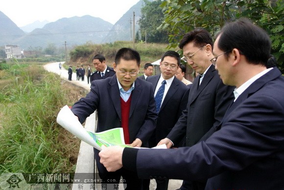 广西机场管理集团总经理唐琮沅,河池市市长何辛幸等实地视察河池